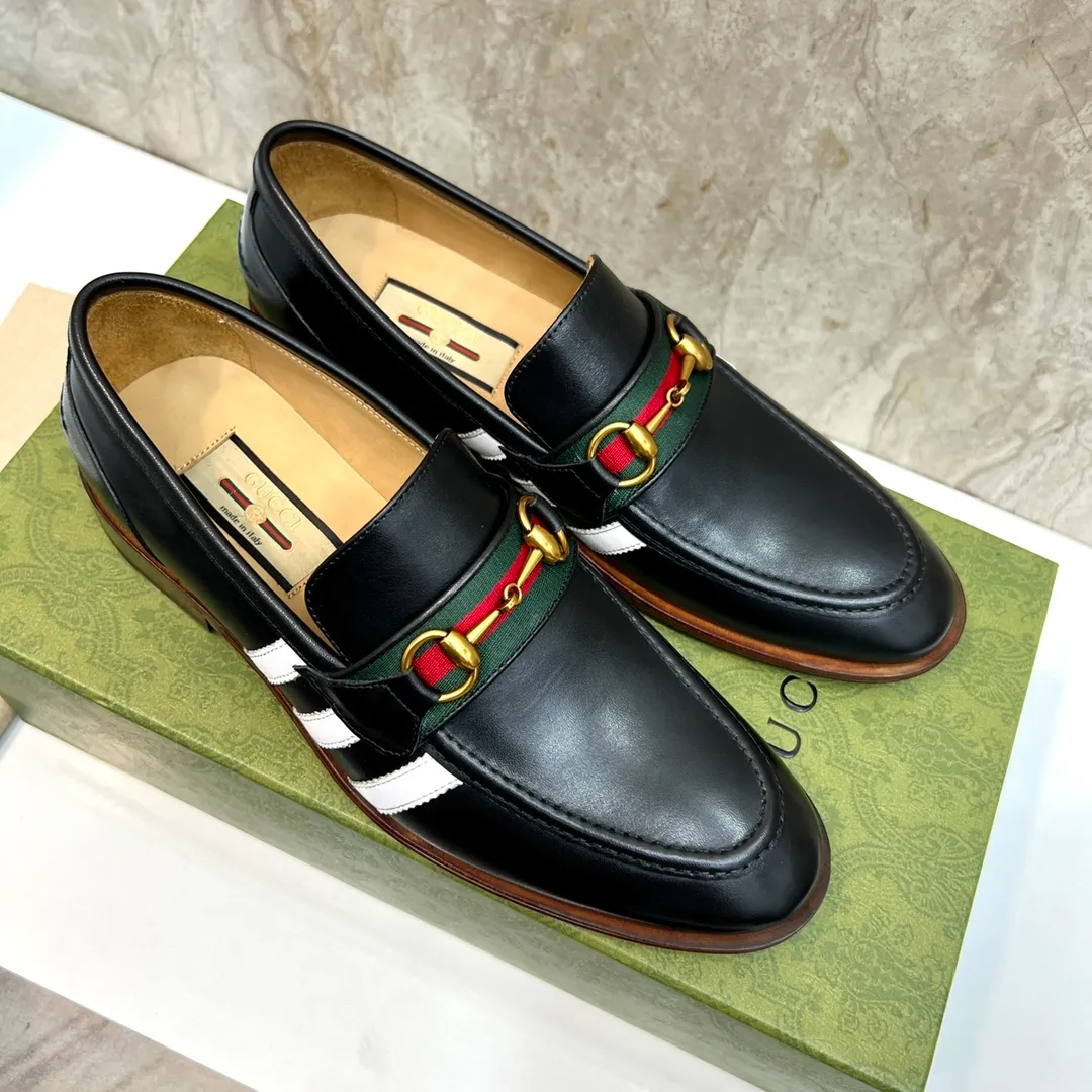Original leather outsole P900 Brand: Co-branded Adidas｜GUCCI (Gucci) Standard code: Men's size 38–44 (45/46 can be customized) Grade: Same style as the official website Original quality Material: Original cowhide Leather lining Original leather outsole Style category: Men's fashionable casual leather shoes Distinguished big-name luxury elements top luxury Color: Actual picture